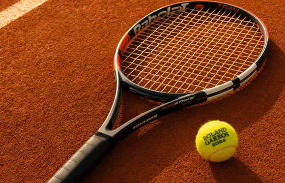 Best Tennis Rackets for Clay Courts: How to Choose the Right Frame