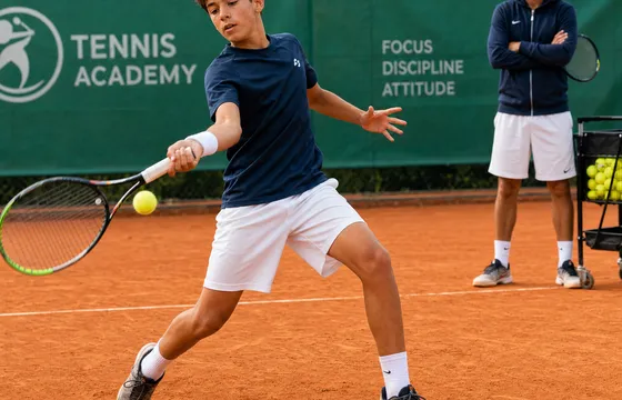 Why Junior Tennis Players Should Develop Their Game on Clay Courts