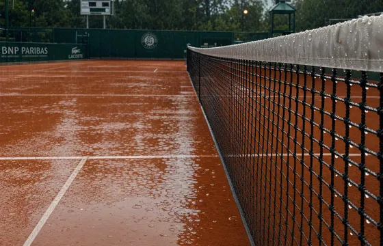 Playing on Clay Courts in the Rain: How Weather Shapes the Clay Court Experience